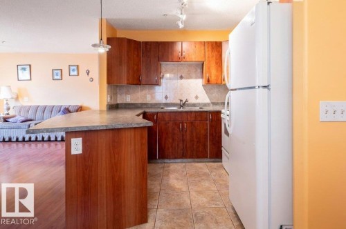U-shaped kitchen best functionality - 303 10528 77 Avenue, Edmonton, AB 