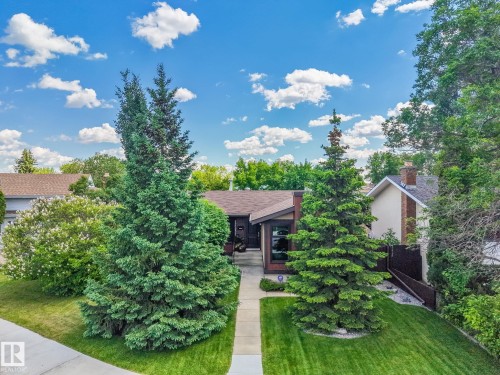 Single-story residence featuring a brown shingle roof and a front entry with a dark door - 17237 104 Street, Edmonton, AB 