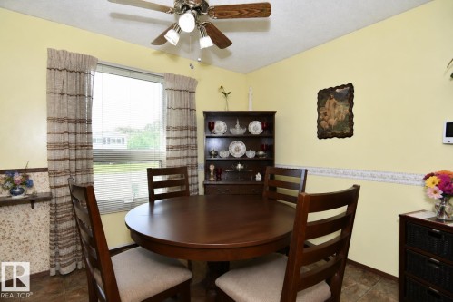 5012 57 Avenue, Leduc, AB - Indoor Photo Showing Dining Room