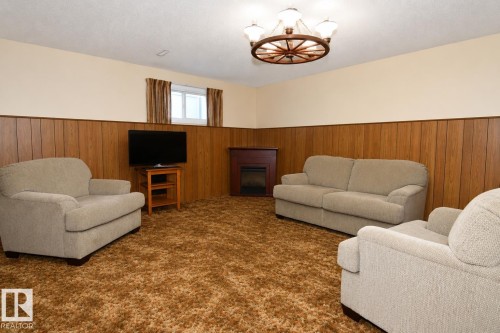 5012 57 Avenue, Leduc, AB 