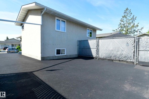 5012 57 Avenue, Leduc, AB 
