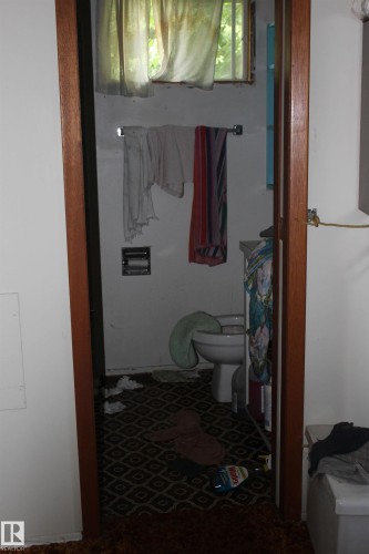 Image quality insufficient for description - 5416 51 Avenue, Andrew, AB - Indoor Photo Showing Bathroom