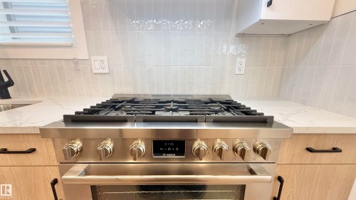 11712 122 Street, Edmonton, AB - Indoor Photo Showing Kitchen With Upgraded Kitchen