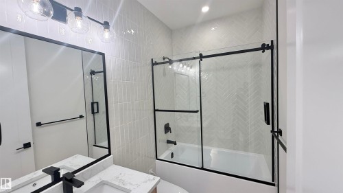 11712 122 Street, Edmonton, AB - Indoor Photo Showing Bathroom