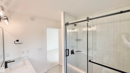 11712 122 Street, Edmonton, AB - Indoor Photo Showing Bathroom
