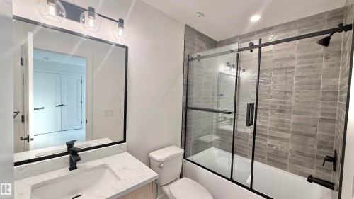 11712 122 Street, Edmonton, AB - Indoor Photo Showing Bathroom