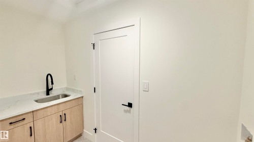 11712 122 Street, Edmonton, AB - Indoor Photo Showing Other Room