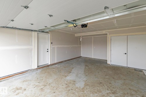 4803 53 Avenue, Thorsby, AB - Indoor Photo Showing Garage