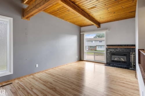 11 Northwoods Village, Edmonton, AB 