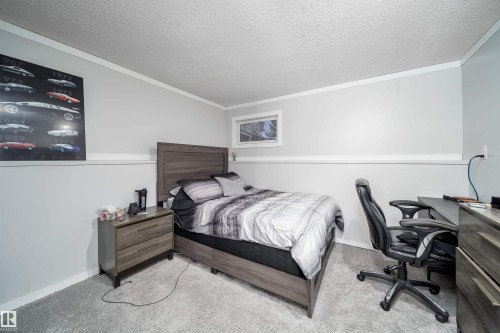 Carpeted room featuring light gray walls with white trim and a single window - 14808 96 Street, Edmonton, AB 