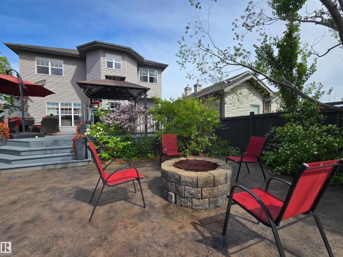 Backyard patio featuring a stone-look fire pit - 704 Wildwood Point(E), Edmonton, AB 
