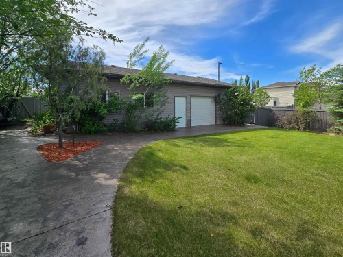Detached garage with two white overhead doors and an additional side entry door - 704 Wildwood Point(E), Edmonton, AB 