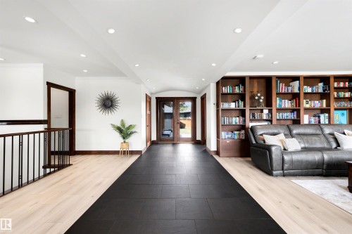 13850 Ravine Drive, Edmonton, AB - Indoor