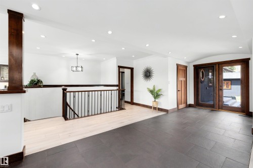 13850 Ravine Drive, Edmonton, AB - Indoor Photo Showing Other Room