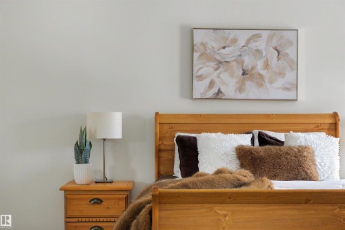 13850 Ravine Drive, Edmonton, AB - Indoor Photo Showing Bedroom