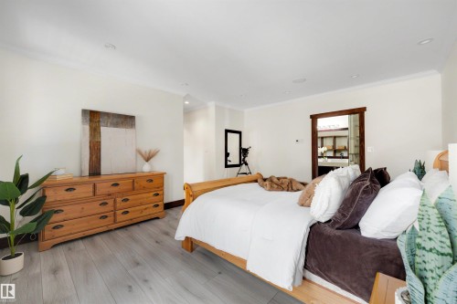 13850 Ravine Drive, Edmonton, AB - Indoor Photo Showing Bedroom
