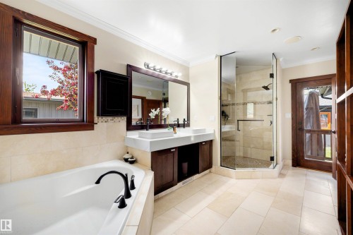 13850 Ravine Drive, Edmonton, AB - Indoor Photo Showing Bathroom