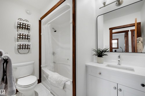13850 Ravine Drive, Edmonton, AB - Indoor Photo Showing Bathroom