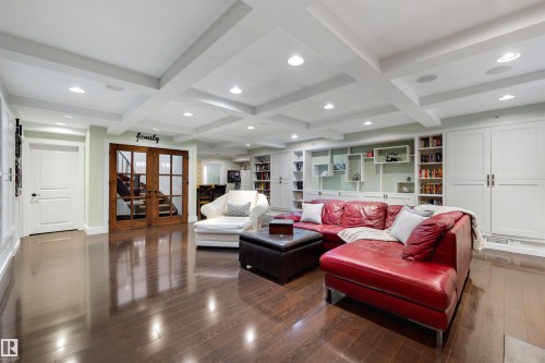 13850 Ravine Drive, Edmonton, AB - Indoor Photo Showing Living Room