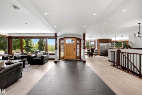 13850 Ravine Drive, Edmonton, AB - Indoor