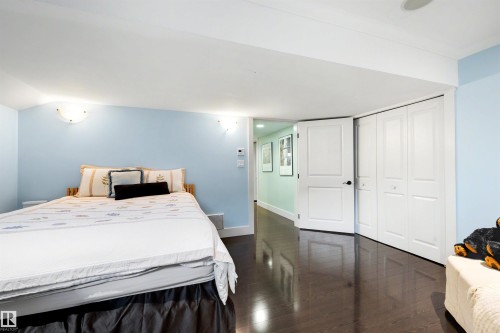 13850 Ravine Drive, Edmonton, AB - Indoor Photo Showing Bedroom