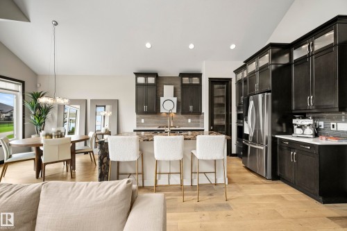 1121 Adamson Drive, Edmonton, AB 