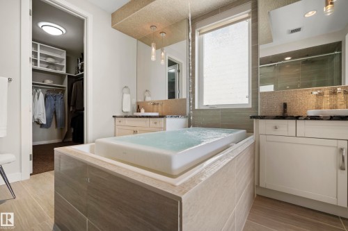1121 Adamson Drive, Edmonton, AB 
