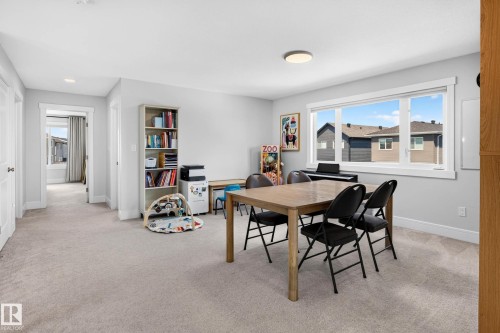 Spacious room featuring light gray carpeting and multiple windows - 30 Rosewood Way, St. Albert, AB 
