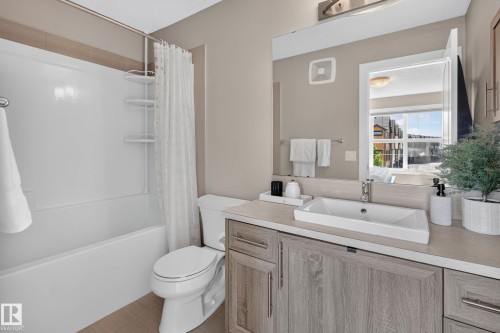 2835 Maple Way, Edmonton, AB 