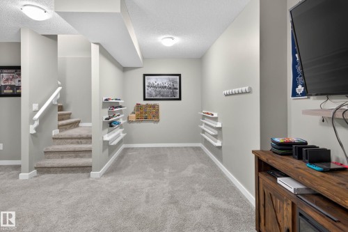 2835 Maple Way, Edmonton, AB 