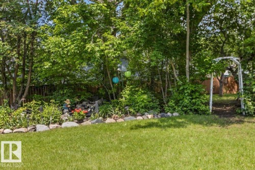 13 Lloyd Place, St. Albert, AB 