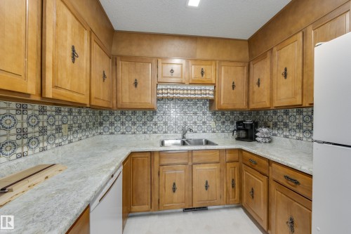 18508 92 Avenue, Edmonton, AB 