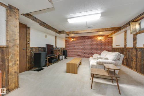 18508 92 Avenue, Edmonton, AB 
