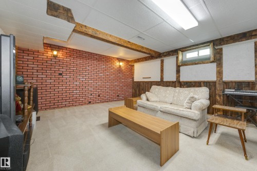 18508 92 Avenue, Edmonton, AB 