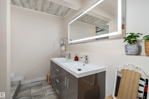 Double vanity with integrated sinks and chrome fixtures - 4 Wentworth Crescent, St. Albert, AB 