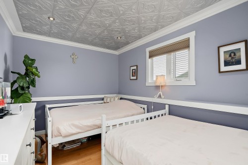 Room featuring a white decorative ceiling, recessed lighting, crown molding, and hardwood flooring - 4 Wentworth Crescent, St. Albert, AB 