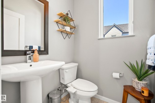 #118 1304 Rutherford Rd Sw, Edmonton, AB - Indoor Photo Showing Bathroom
