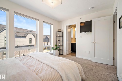 #118 1304 Rutherford Rd Sw, Edmonton, AB - Indoor Photo Showing Bedroom