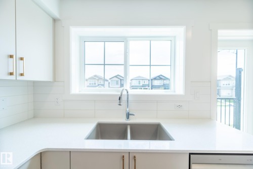 7032 Rosenthal Drive, Edmonton, AB - Indoor Photo Showing Kitchen