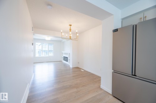 7032 Rosenthal Drive, Edmonton, AB - Indoor