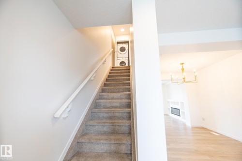 7032 Rosenthal Drive, Edmonton, AB - Indoor Photo Showing Other Room