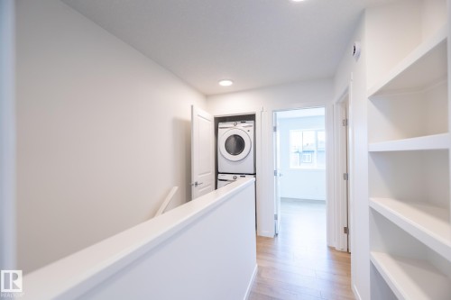7032 Rosenthal Drive, Edmonton, AB - Indoor Photo Showing Laundry Room