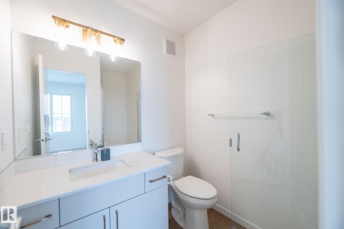 7032 Rosenthal Drive, Edmonton, AB - Indoor Photo Showing Bathroom