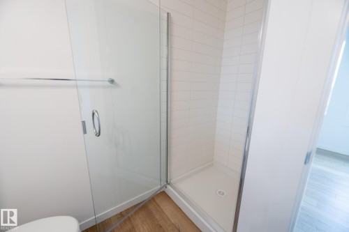7032 Rosenthal Drive, Edmonton, AB - Indoor Photo Showing Bathroom