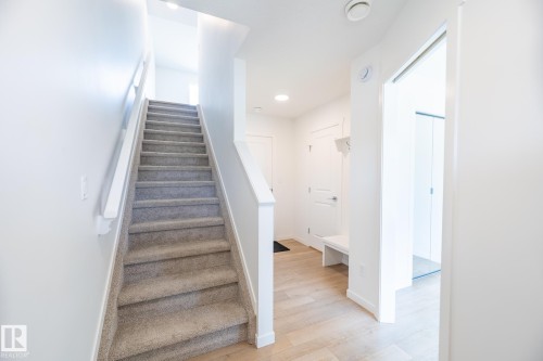 7032 Rosenthal Drive, Edmonton, AB - Indoor Photo Showing Other Room