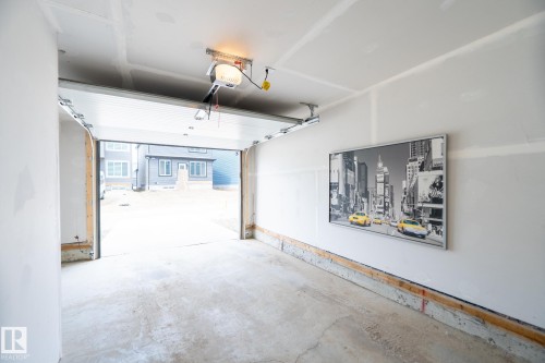 7032 Rosenthal Drive, Edmonton, AB - Indoor Photo Showing Garage