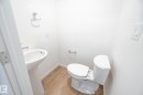 7032 Rosenthal Drive, Edmonton, AB  - Indoor Photo Showing Bathroom 