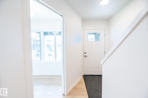 7032 Rosenthal Drive, Edmonton, AB - Indoor Photo Showing Other Room
