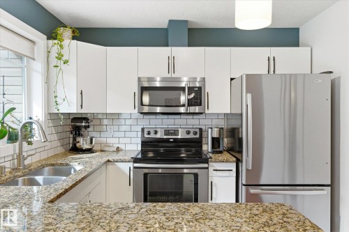 3 5134 Mullen Road, Edmonton, AB - Indoor Photo Showing Kitchen With Stainless Steel Kitchen With Double Sink With Upgraded Kitchen