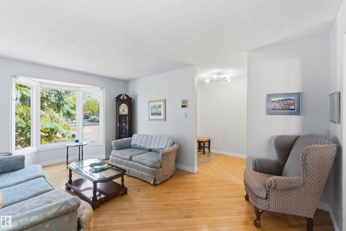 Bright living area with light wood-finish flooring - 31 Gariepy Crescent, Edmonton, AB 